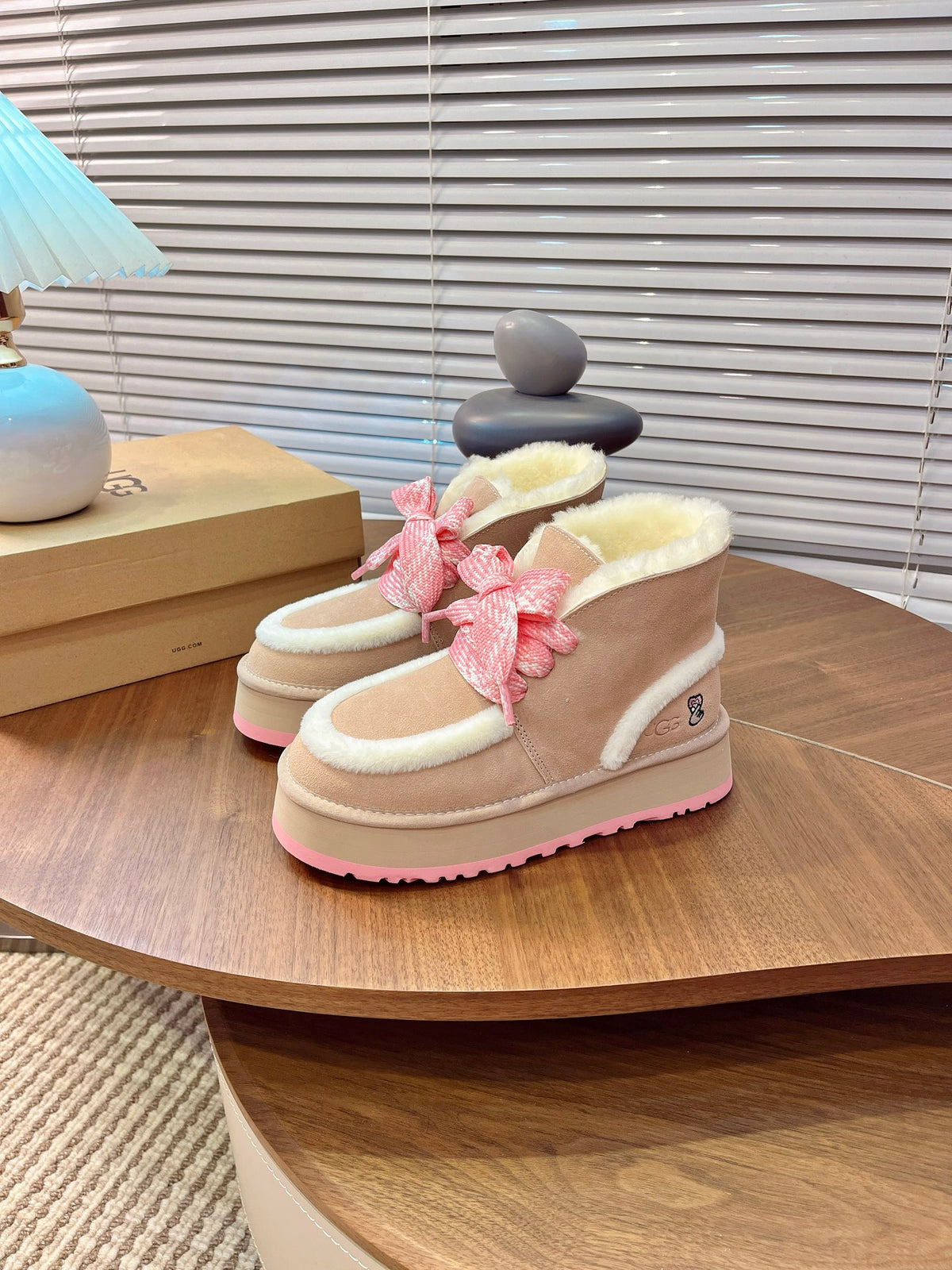UGG Platform Noire & Rose
