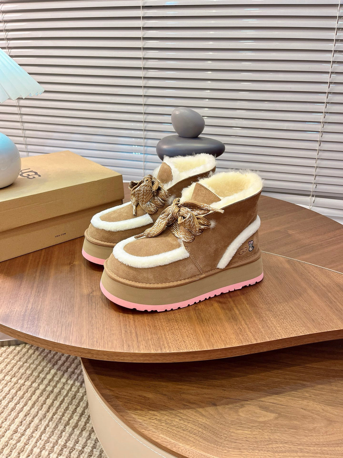 UGG Platform Noire & Rose